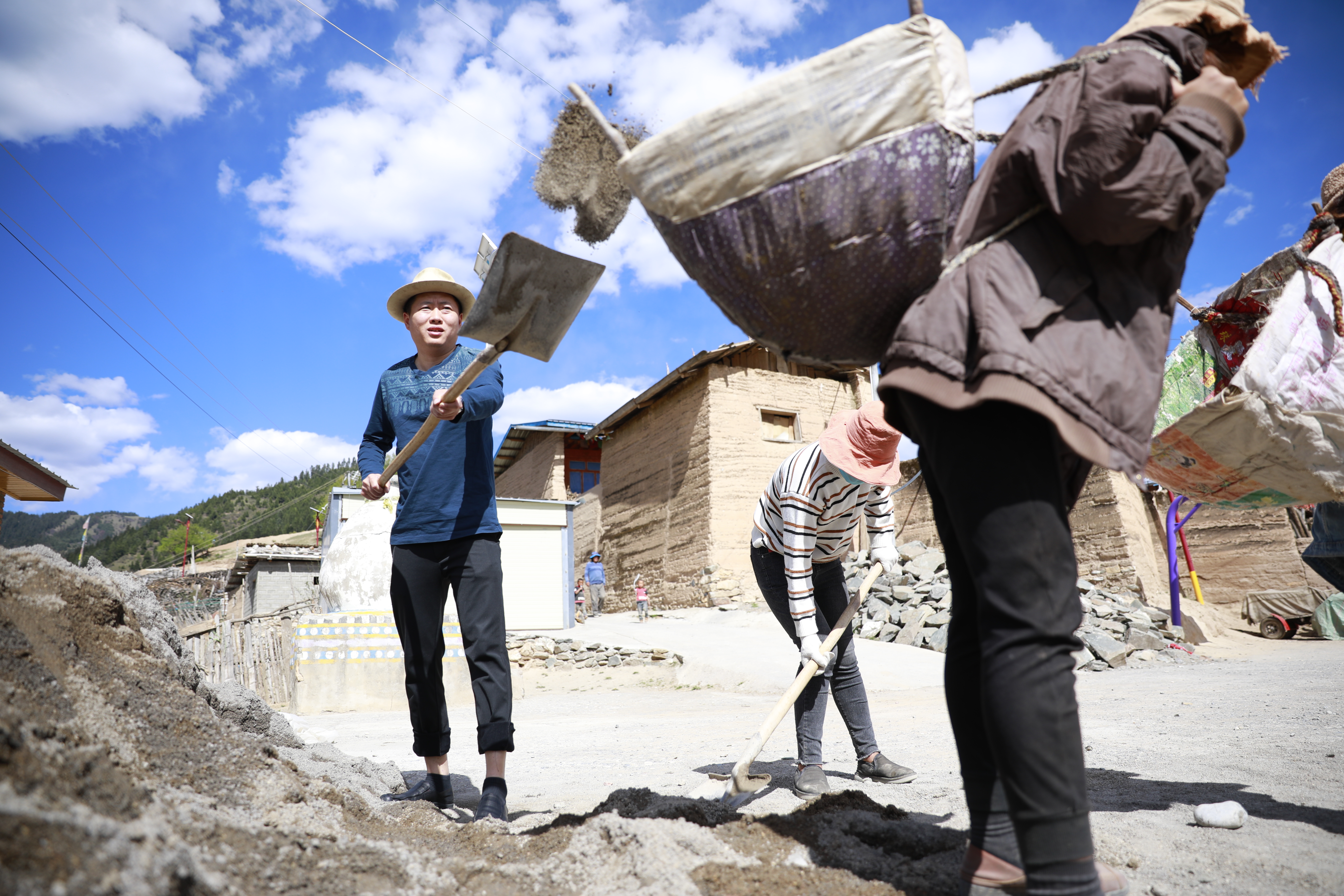 凝心聚力 攻坚贫困堡垒 —中国石油助力脱贫攻坚特别报道