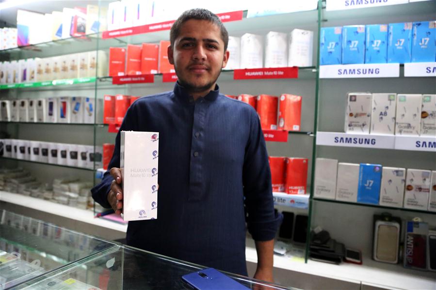 PAKISTAN-ISLAMABAD-MOBILE PHONES