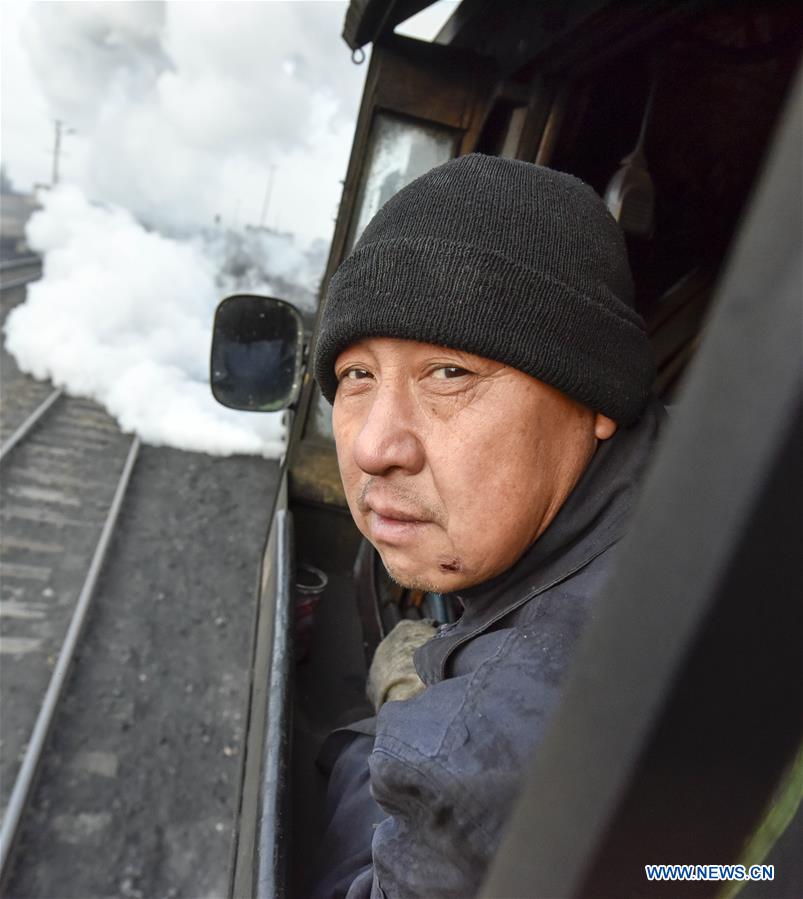 CHINA-XINJIANG-STEAM LOCOMOTIVE-DRIVER (CN)