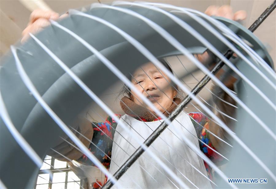 CHINA-HUBEI-CHONGYANG-HANDMADE LANTERN (CN)