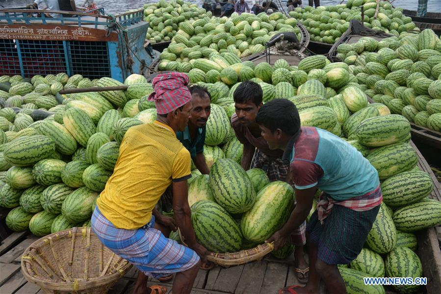 BANGLADESH-DHAKA-WATERMELON-DAILY LIFE