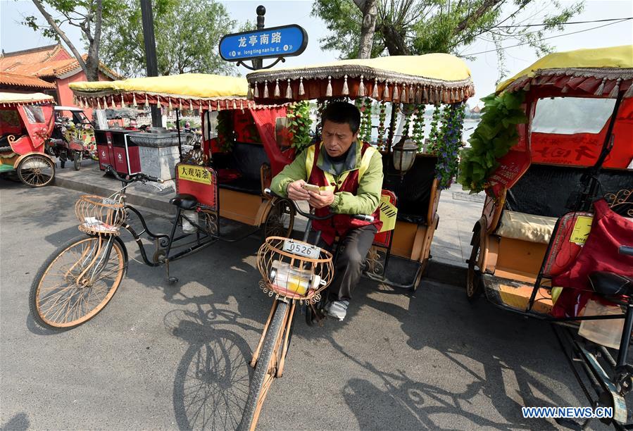 CHINA-HENAN-PEDICAB DRIVER-LIFE (CN)