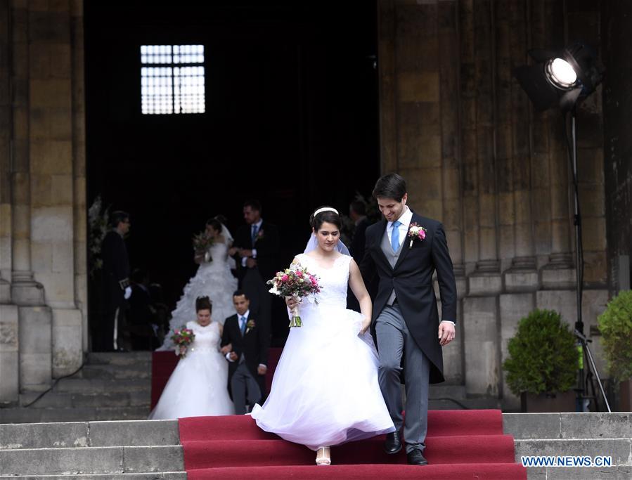 PORTUGAL-LISBON-GROUP WEDDING