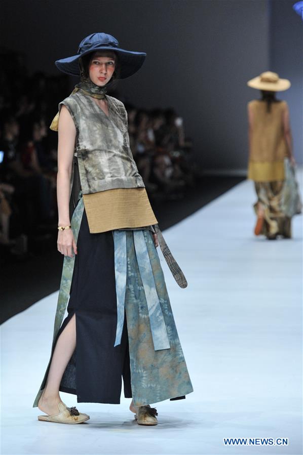 INDONESIA-JAKARTA-FASHION WEEK-HUMBANG SHIBORI AND PURANA