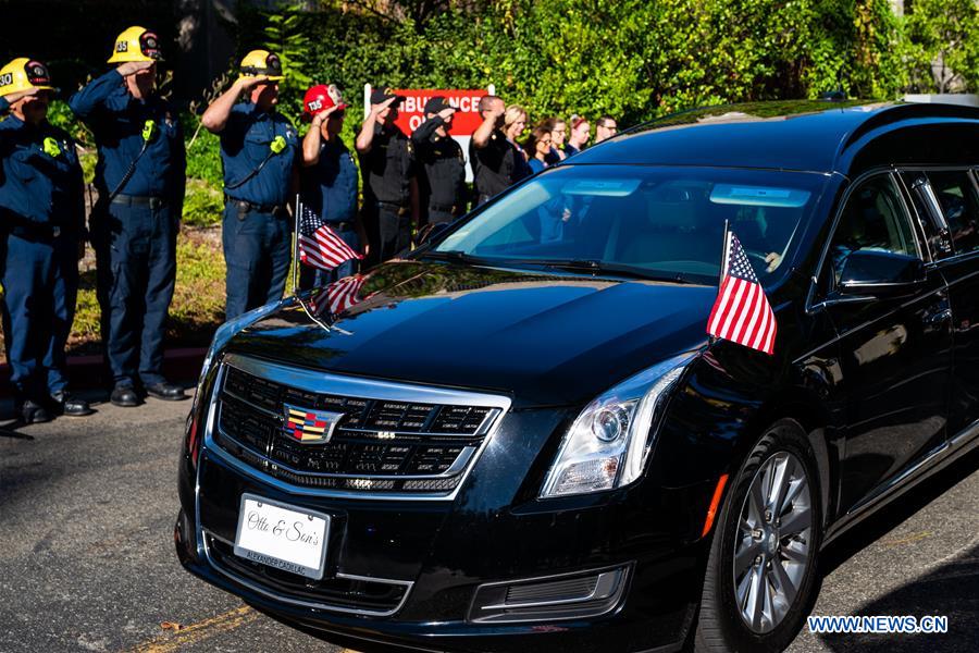 U.S.-CALIFORNIA-BAR-SHOOTING-MOURNING