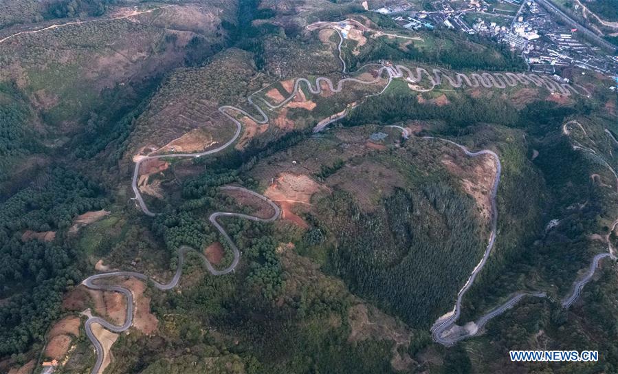 CHINA-YUNNAN-WINDING ROAD-SCENERY (CN)