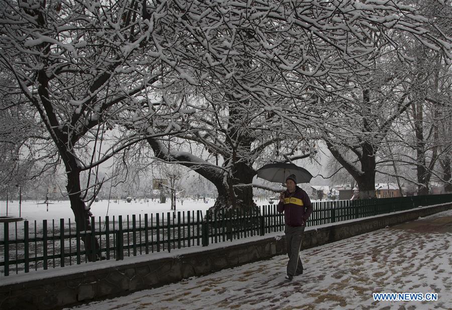 KASHMIR-SRINAGAR-SNOWFALL