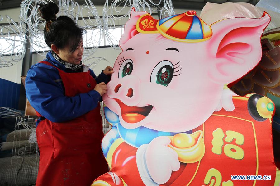 #CHINA-LUNAR NEW YEAR-DECORATIONS (CN)