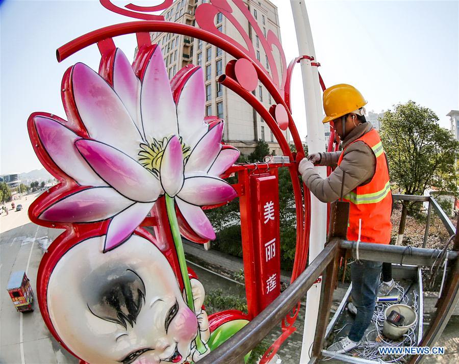 #CHINA-LUNAR NEW YEAR-DECORATIONS (CN)