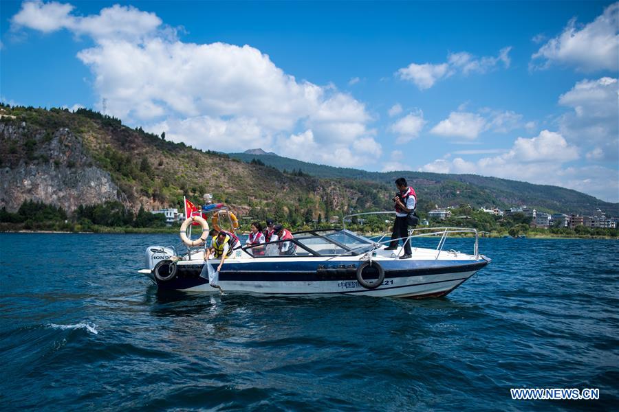 CHINA-YUNNAN-FUXIAN LAKE-FISH FRIES-RELEASING (CN)