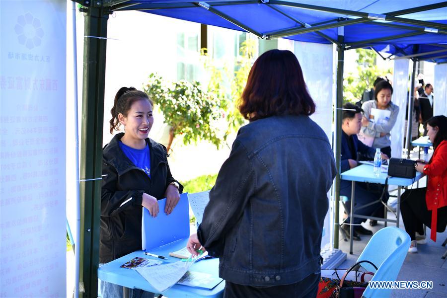 CHINA-TIBET-GRADUATES-JOB FAIR (CN)