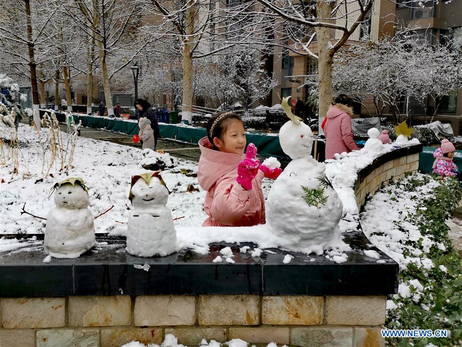 (BeijingCandid)CHINA-BEIJING-WINTER-SNOWMAN (CN)