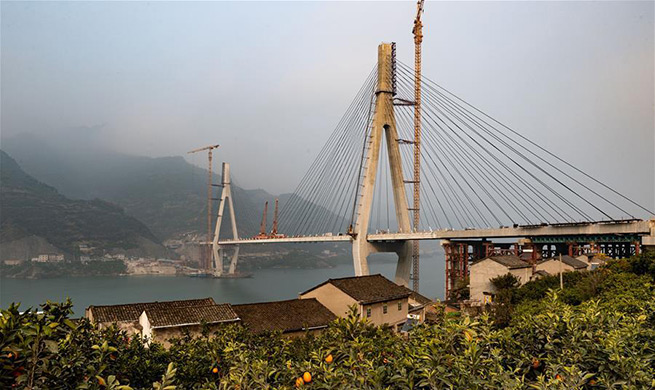 Closure of bridge with 470-meter main span finished in China's Hubei