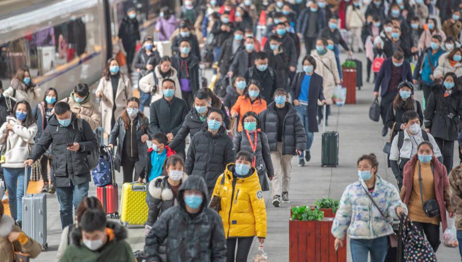 Railway stations enter travel rush as Spring Festival holiday comes to end