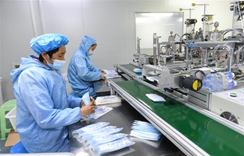 Workers work around clock to make masks in Linli, Hunan