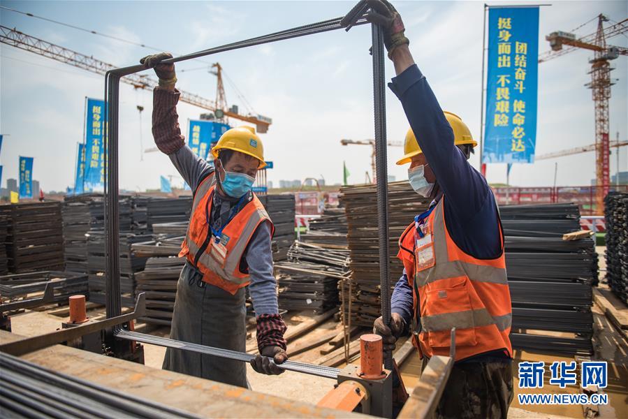 （在习近平新时代中国特色社会主义思想指引下——新时代新作为新篇章·习近平总书记关切事·图文互动）（2）疫情防控不减压　复工复产正加速——武汉“解封”满月观察