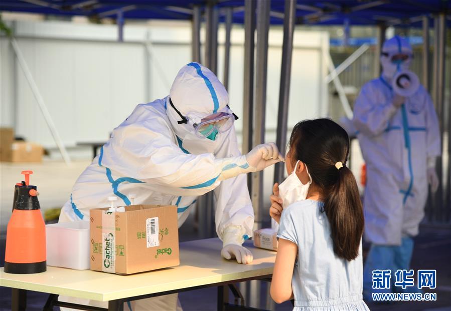 （新华全媒头条·图文互动）（1）构筑守护城市、守护生命的坚强防线——北京开展大规模核酸检测