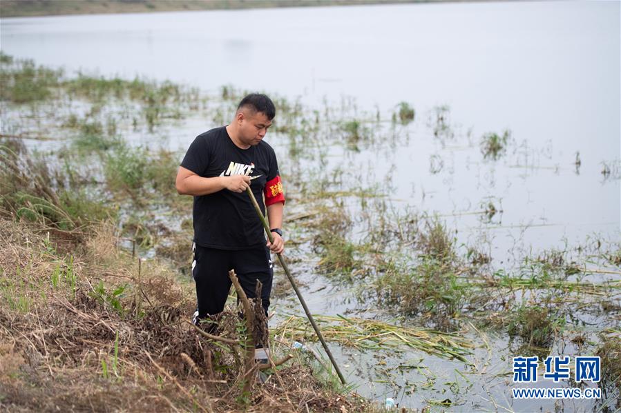 （防汛抗洪·图文互动）（2）在大堤上成长，为人民守护——洪水中的青年“生力军”