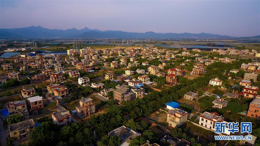 （新华全媒头条·走向我们的小康生活·图文互动）（14）留住乡愁留住美——千村竞秀缀琼州