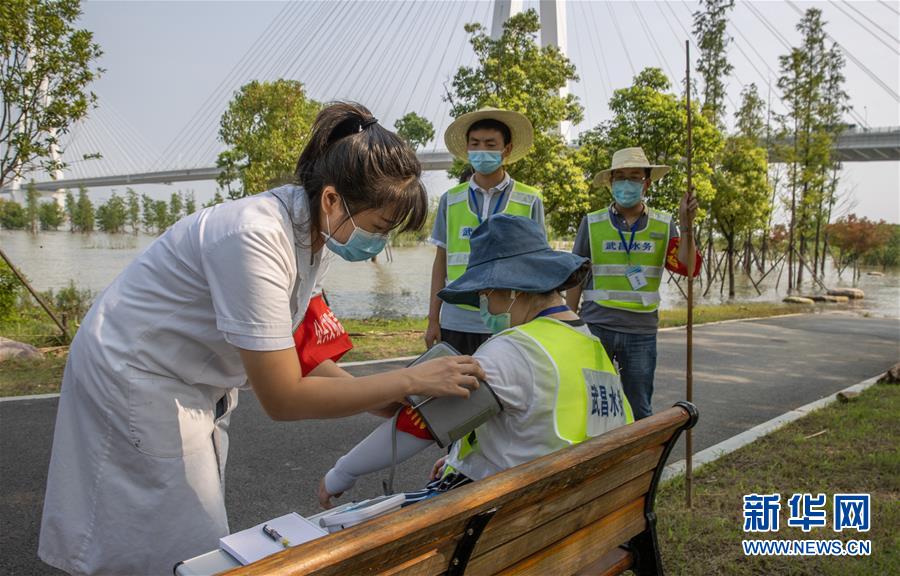 （在习近平新时代中国特色社会主义思想指引下——新时代新作为新篇章·习近平总书记关切事·图文互动）（8）战疫魔,斗洪魔——湖北全力应对防疫、防汛叠加“双考”