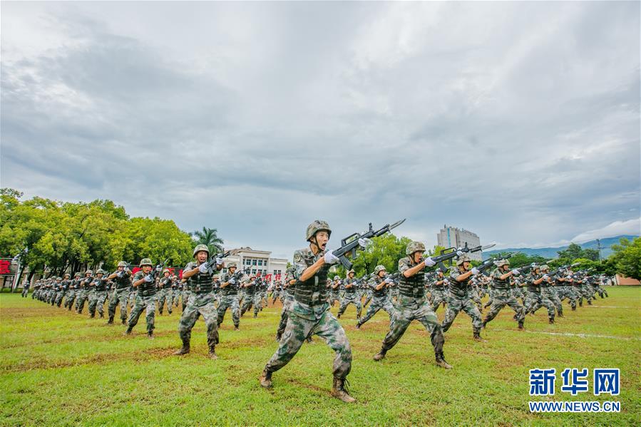 （在习近平强军思想指引下·我们在战位报告·图文互动）（2）千里移防，铁心跟党走——南部战区陆军第75集团军某红军旅政治建军、练兵备战记事