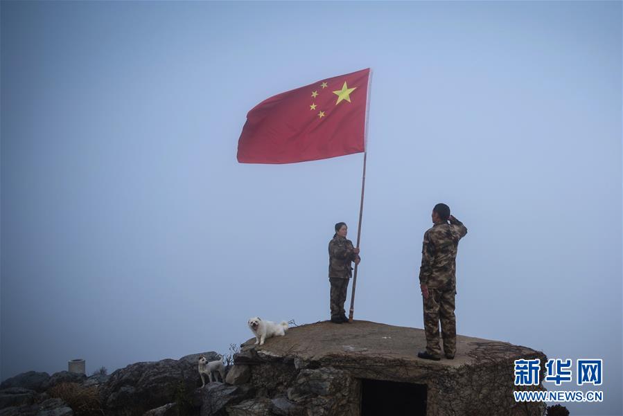 （壮丽70年·奋斗新时代——共和国荣光·图文互动）（1）王继才：“让我一辈子守着这面旗！”