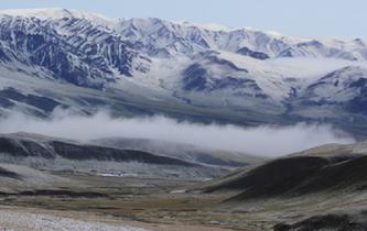 祁连山九月迎秋雪 雪山雾?；杂陈躺菰? />  
<div>祁连山九月迎秋雪 雪山雾?；杂陈躺菰?/div>
</a> 
</div>
<div class=