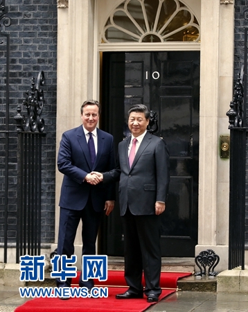 10月21日，国家主席习近平在伦敦唐宁街首相府同英国首相卡梅伦举行会谈。 新华社记者 鞠鹏 摄 