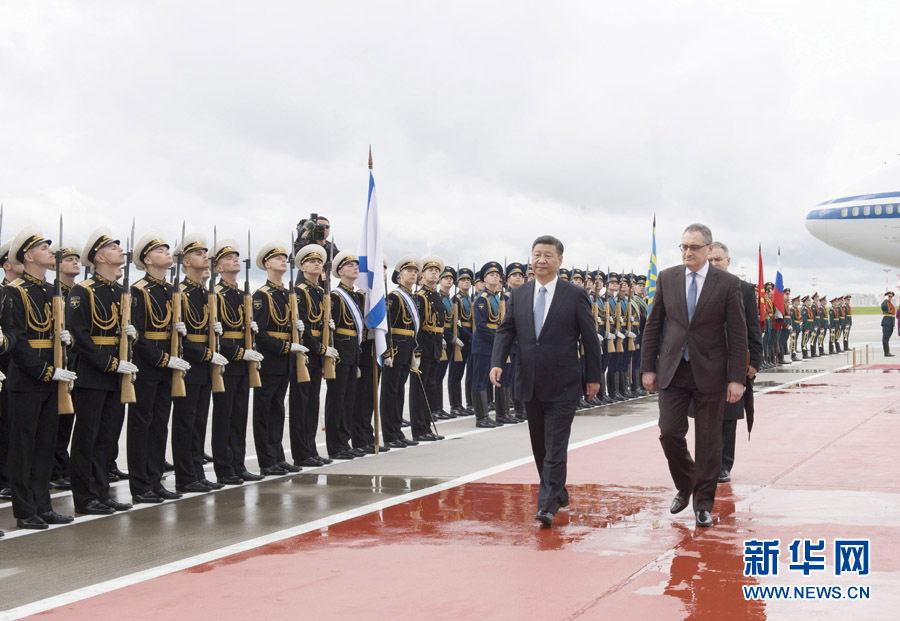 7月3日，国家主席习近平乘专机抵达莫斯科，开始对俄罗斯联邦进行国事访问。这是习近平出席机场欢迎仪式。 新华社记者 李学仁 摄