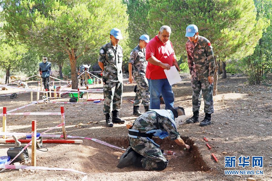 （国际）（3）中国新一批赴黎维和部队获得扫雷排爆资质