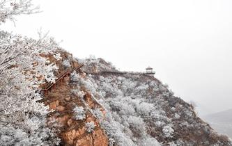 河南鲁山阿婆寨景区现雾凇景观