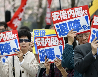 麻烦重重 安倍难逃“森友劫”？